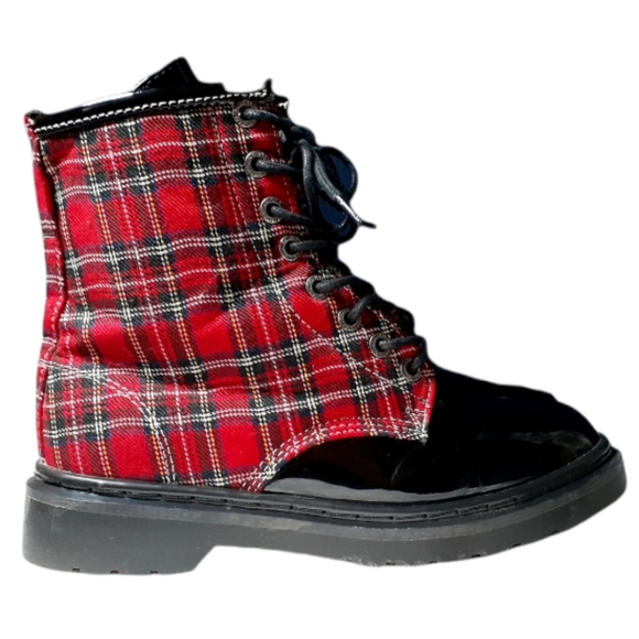Demonia Rival 6 Tartan 8 Eye Combat 